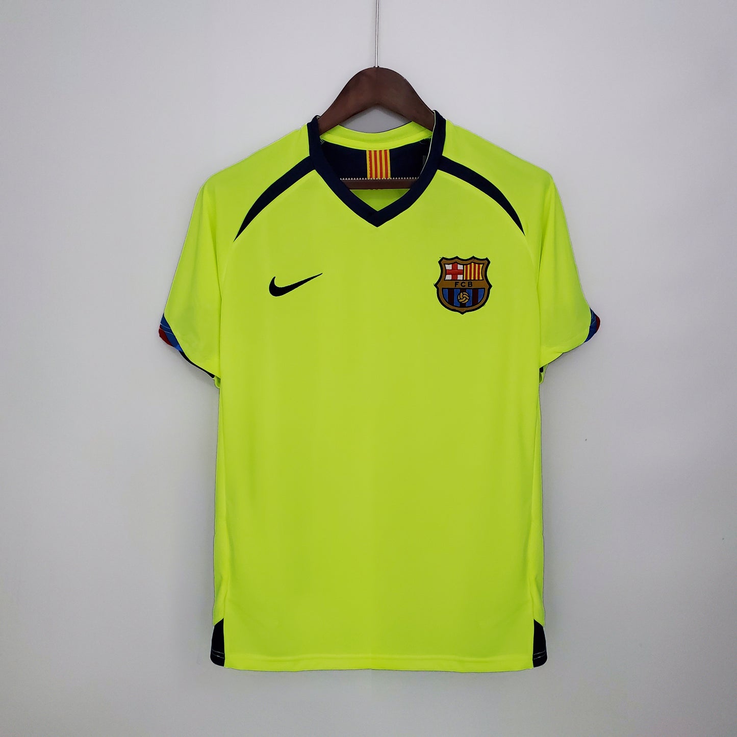 Barcelona Retro Jersey 2005/2006 AWAY