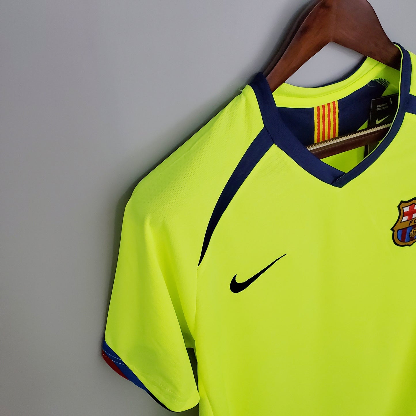 Barcelona Retro Jersey 2005/2006 AWAY