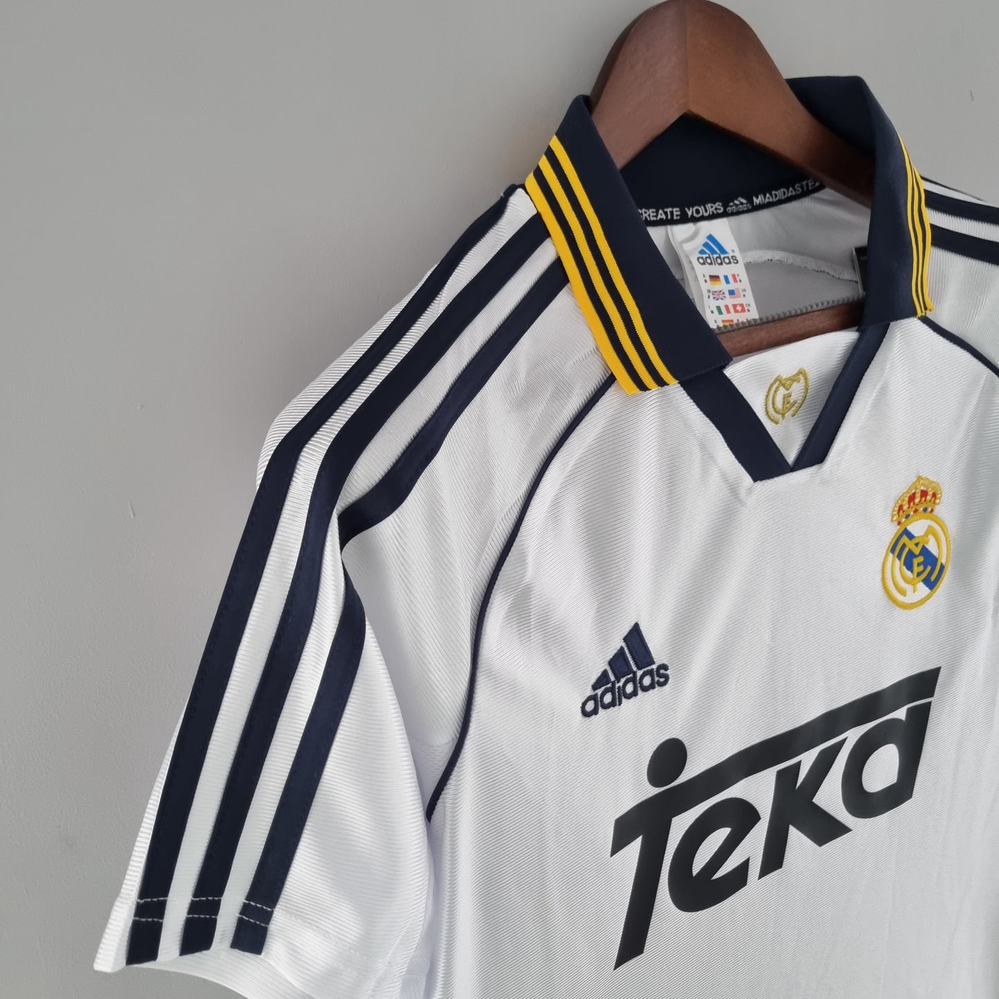 Real Madrid Retro Jersey 2000 HOME