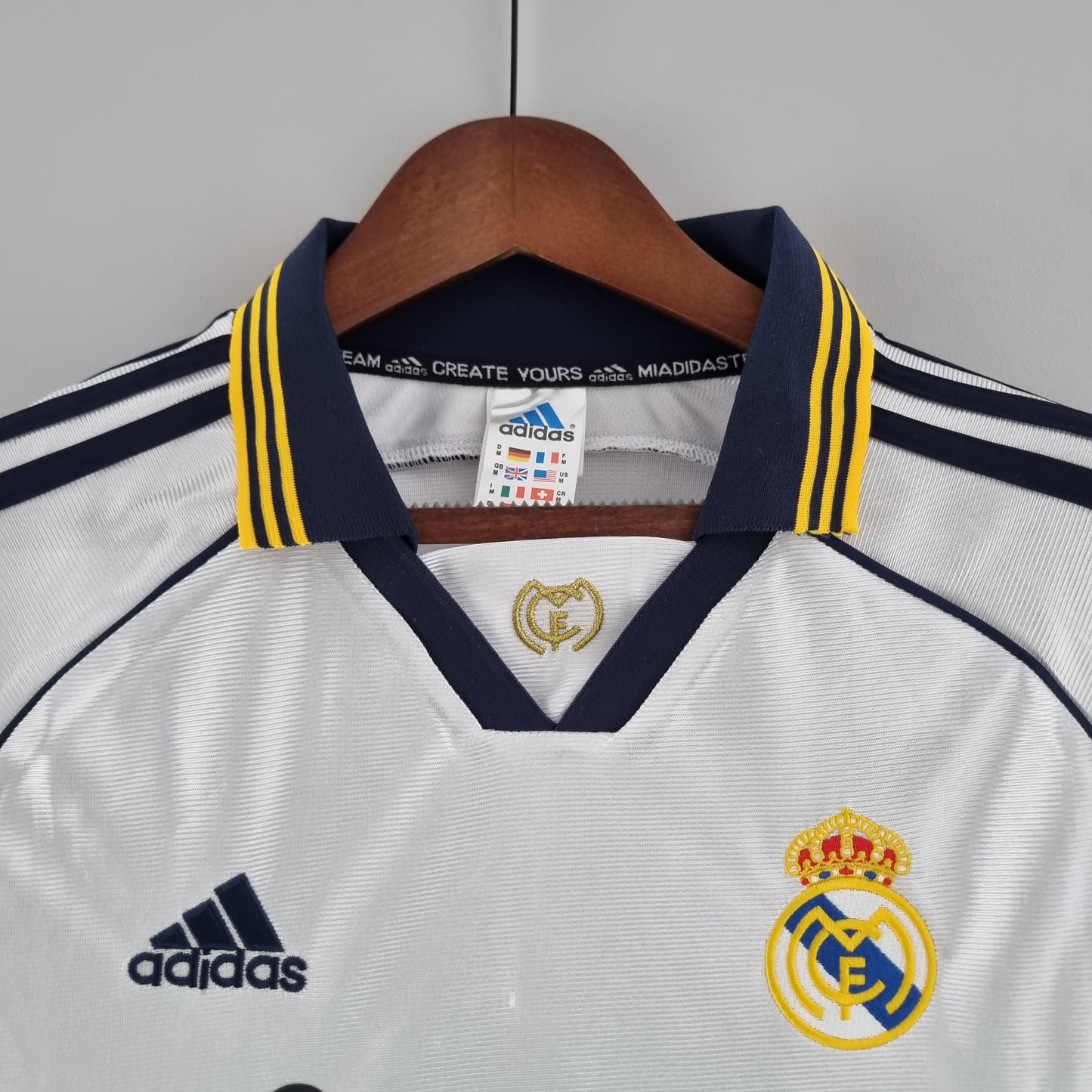 Real Madrid Retro Jersey 2000 HOME