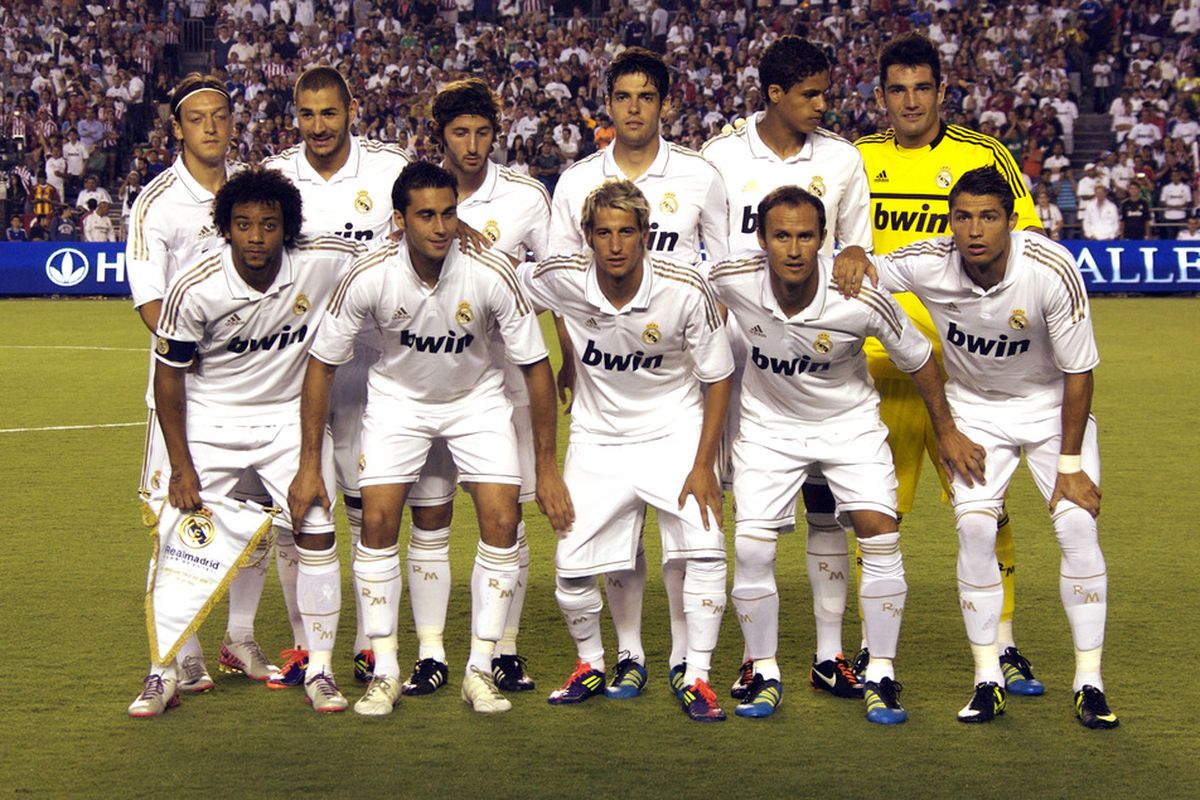 Real Madrid Retro Jersey 2011/2012 HOME